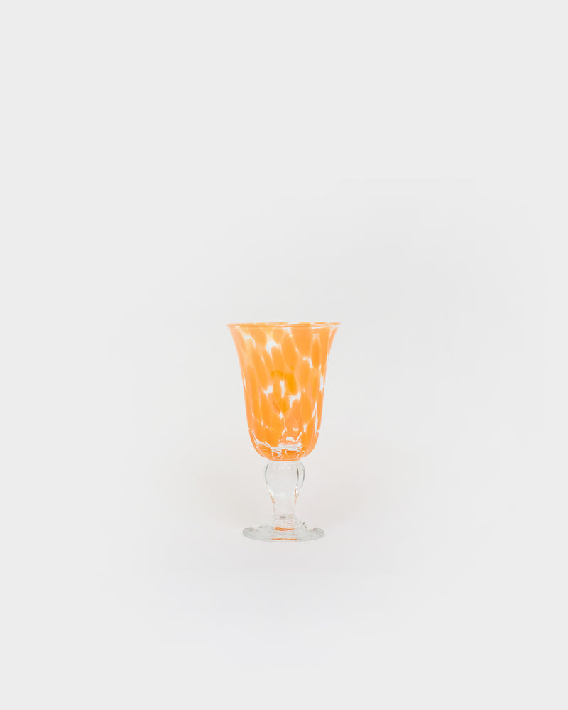 Le verre à pied terre mêlée