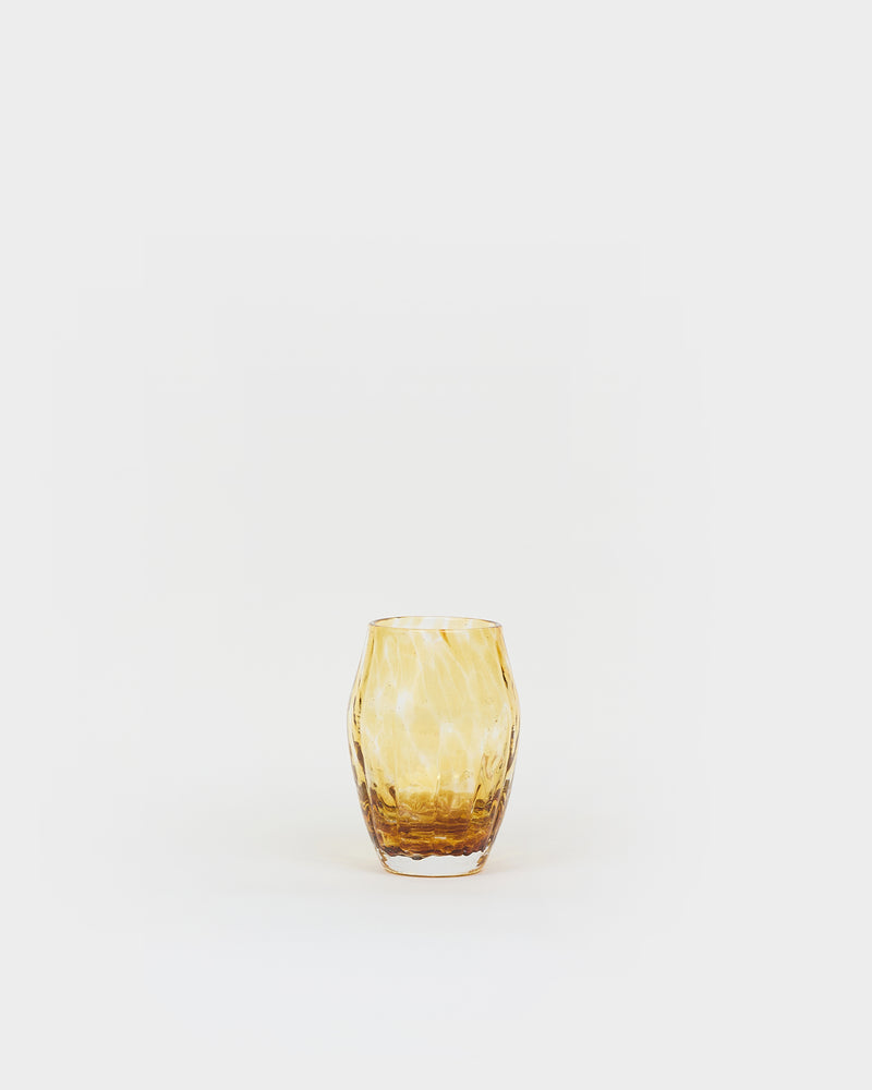 Le verre tulipe en terre mêlée