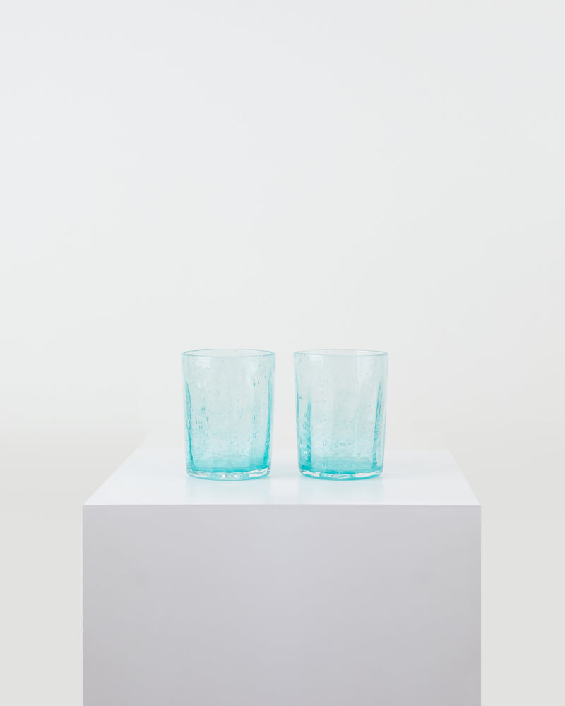 Le verre à eau bullé